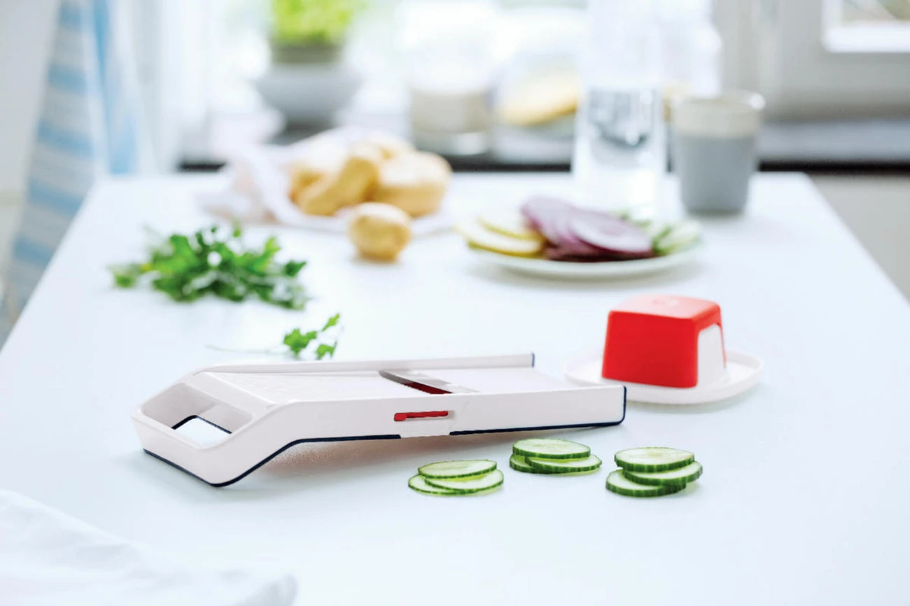 Mandojunior Küchenreibe von der Marke Tupperware / Gemüsehobel / Gemüseschneider / Gemüsereibe / für kleinere Mengen Obst und Gemüse / Hier direkt online kaufen