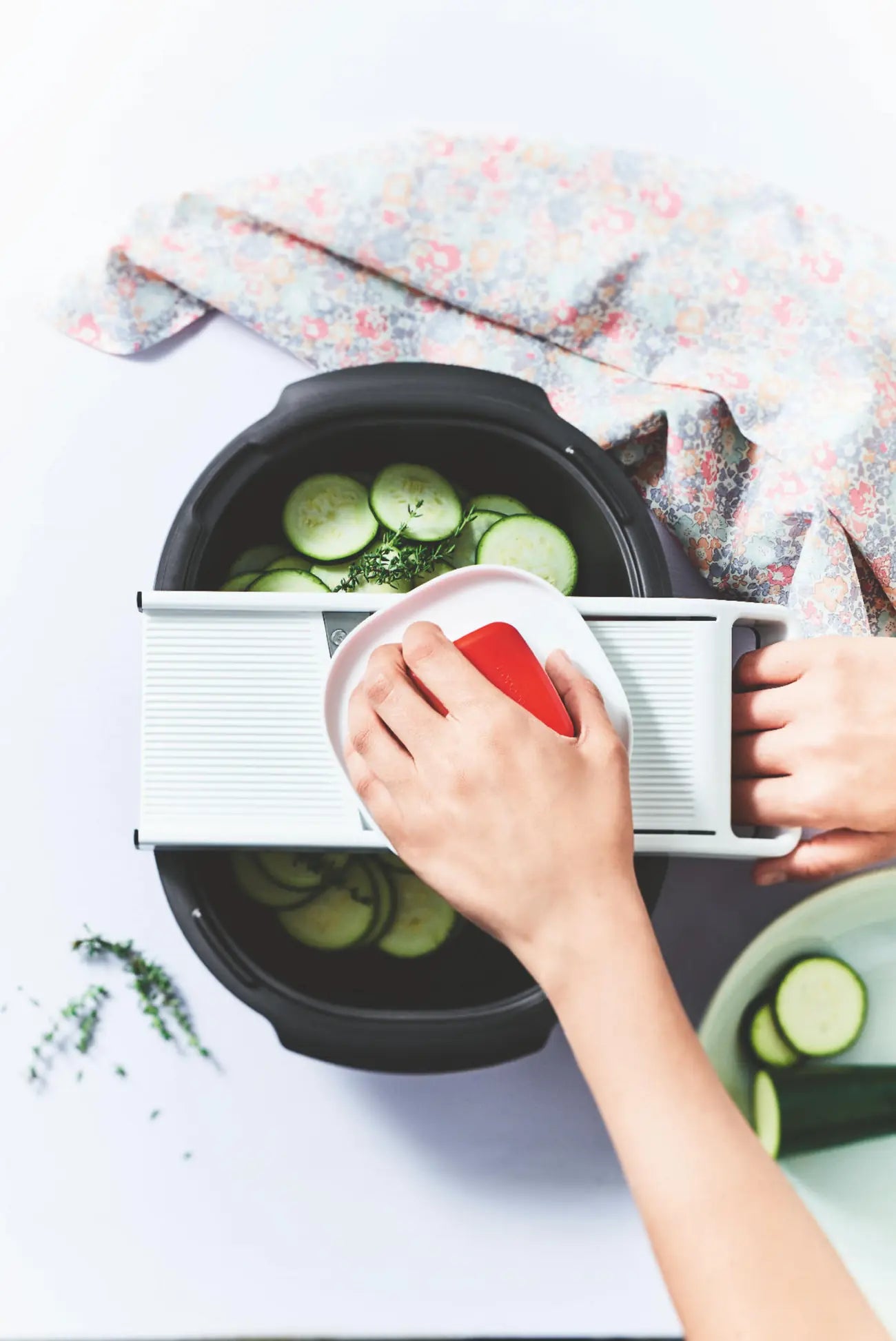 Mandojunior Küchenreibe von der Marke Tupperware / Gemüsehobel / Gemüseschneider / Gemüsereibe / für kleinere Mengen Obst und Gemüse / Hier direkt online kaufen