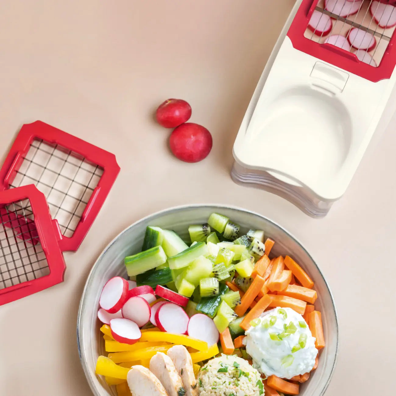 Super Dicer von der Marke Tupperware / Küchenschneidegerät / Gemüseschneider / für Gemüse Stifte, Würfel, Scheiben oder Streifen / Stromloser Gemüseschneider / mit verschiedenen Schneide Einsätzen / Hier direkt online kaufen