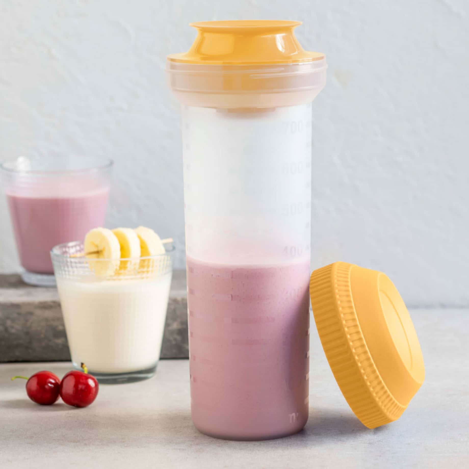 Mix-Max 750ml Shake It von der Marke Tupperware in der Farbe Orange / mit Messskala / Schnelles und einfaches Zubereiten / Ideal für Dressings und Dips / Hier direkt online kaufen