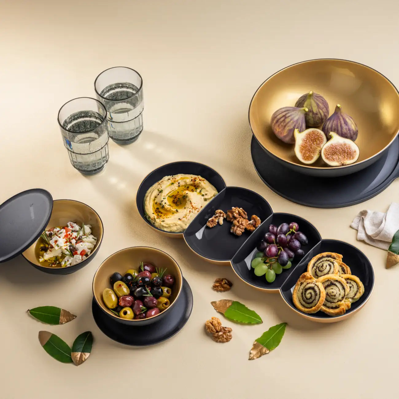 Aloha Servierschale von der Marke Tupperware / mit luft- und wasserdichtem Deckel / Ideal fürs Buffet und zum Transportieren / modular Stapelbar / Platzsparend ineinander Stapelbar / Servier Schüssel / Hier direkt online kaufen