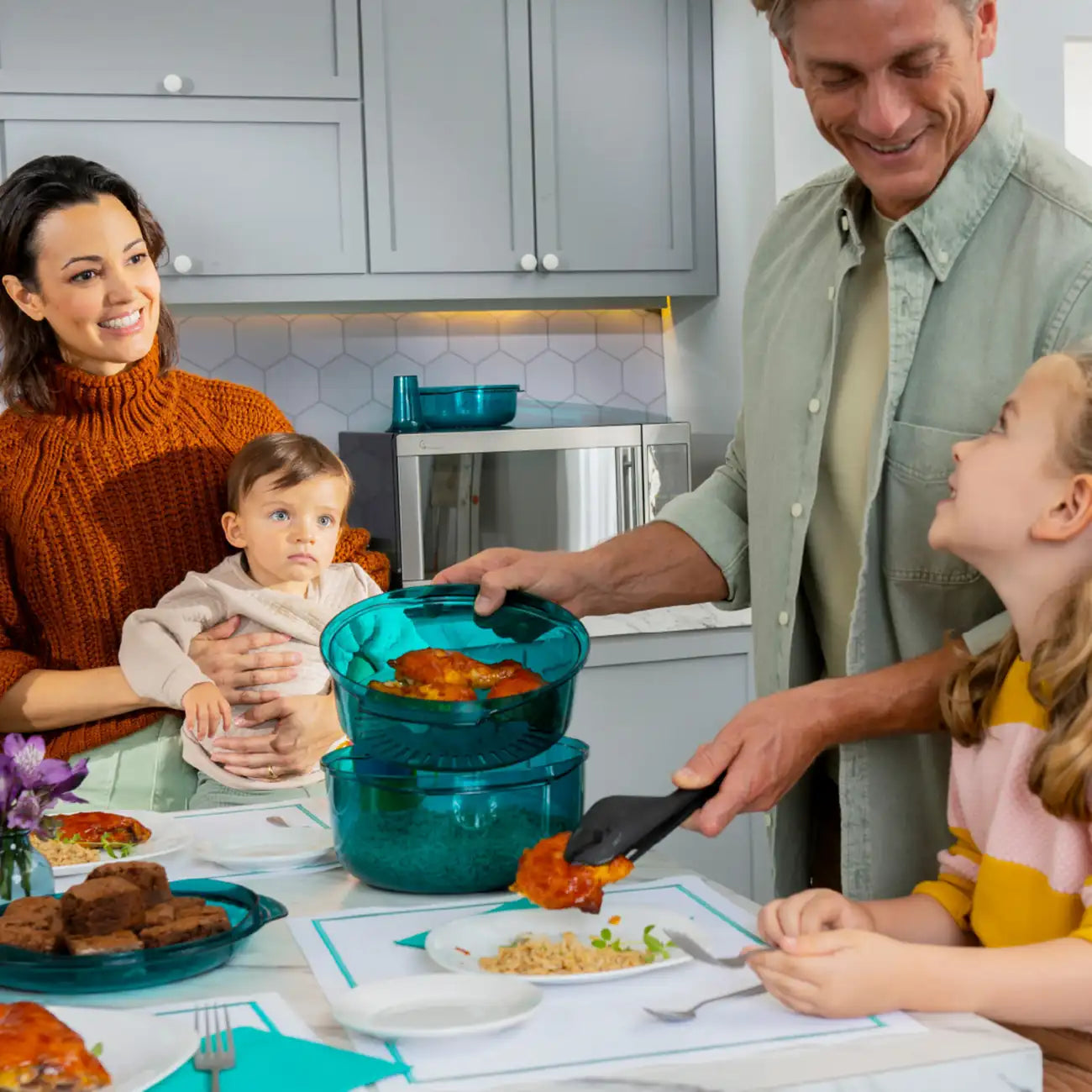 Chef-Zange Griffbereit von der Marke Tupperware / in der Farbe Schwarz / in zwei Teile Zerlegbar / Ideal zum Kochen und Servieren / Hier direkt online kaufen
