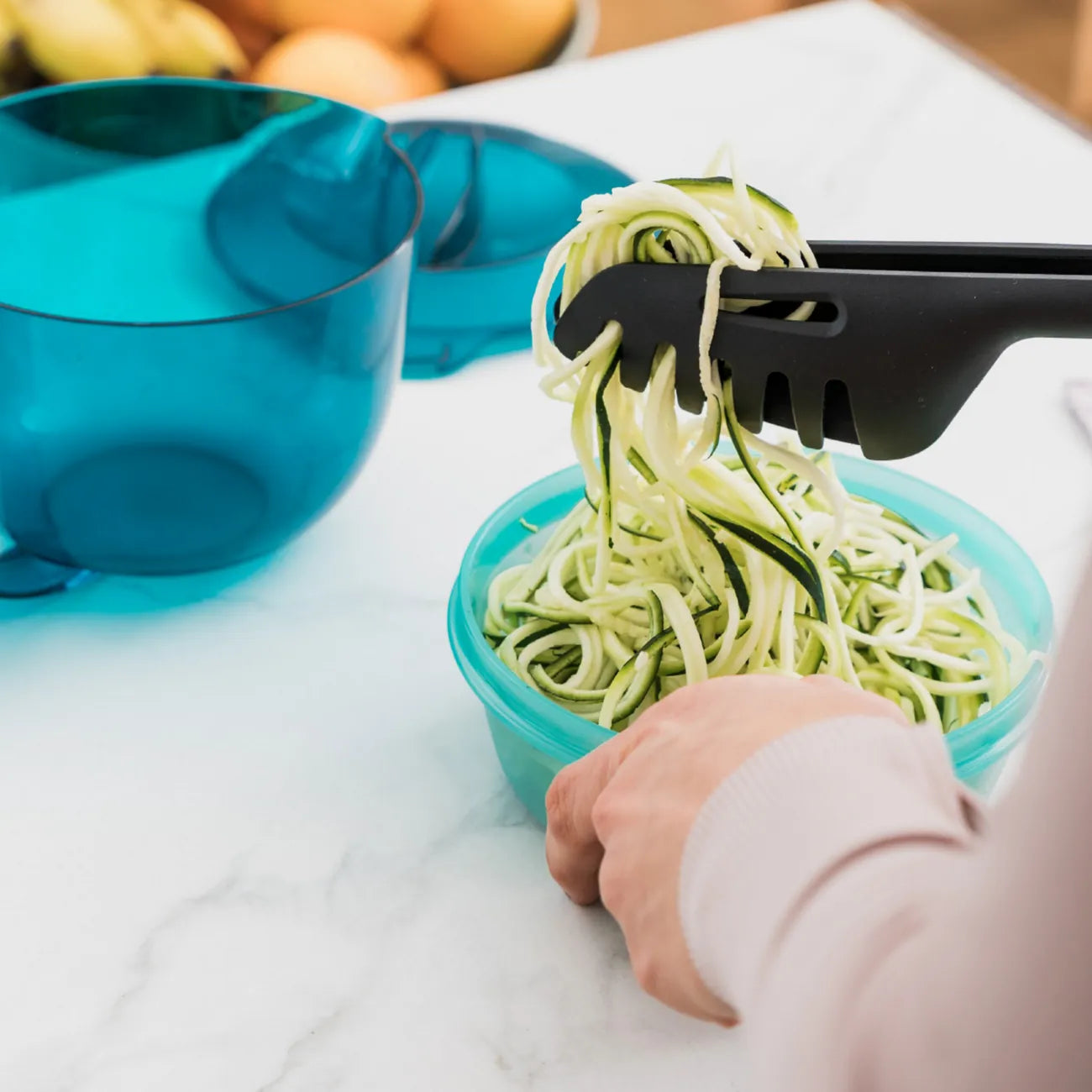 Chef-Zange Griffbereit von der Marke Tupperware / in der Farbe Schwarz / in zwei Teile Zerlegbar / Ideal zum Kochen und Servieren / Hier direkt online kaufen