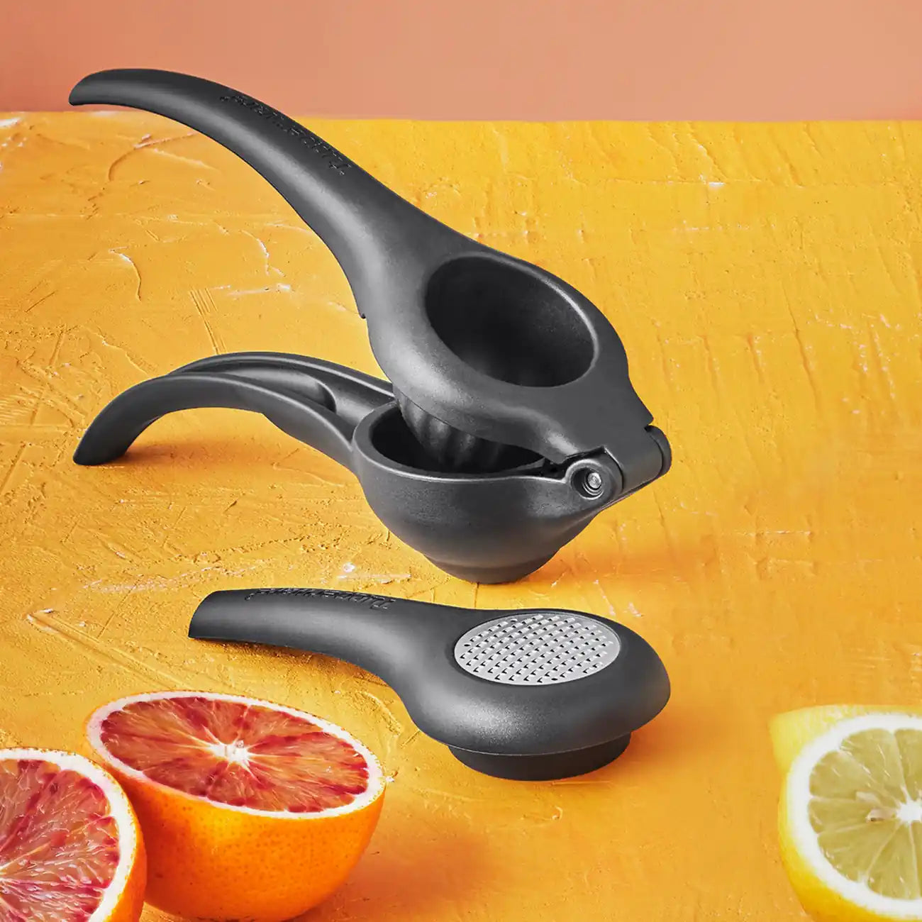 Zest`N Press von der Marke Tupperware / Küchenpresse / Saftpresse / Ideal zum Pressen von Zitrusfrüchten / auch geeignet für Zitronen abrieb / Hier direkt online kaufen