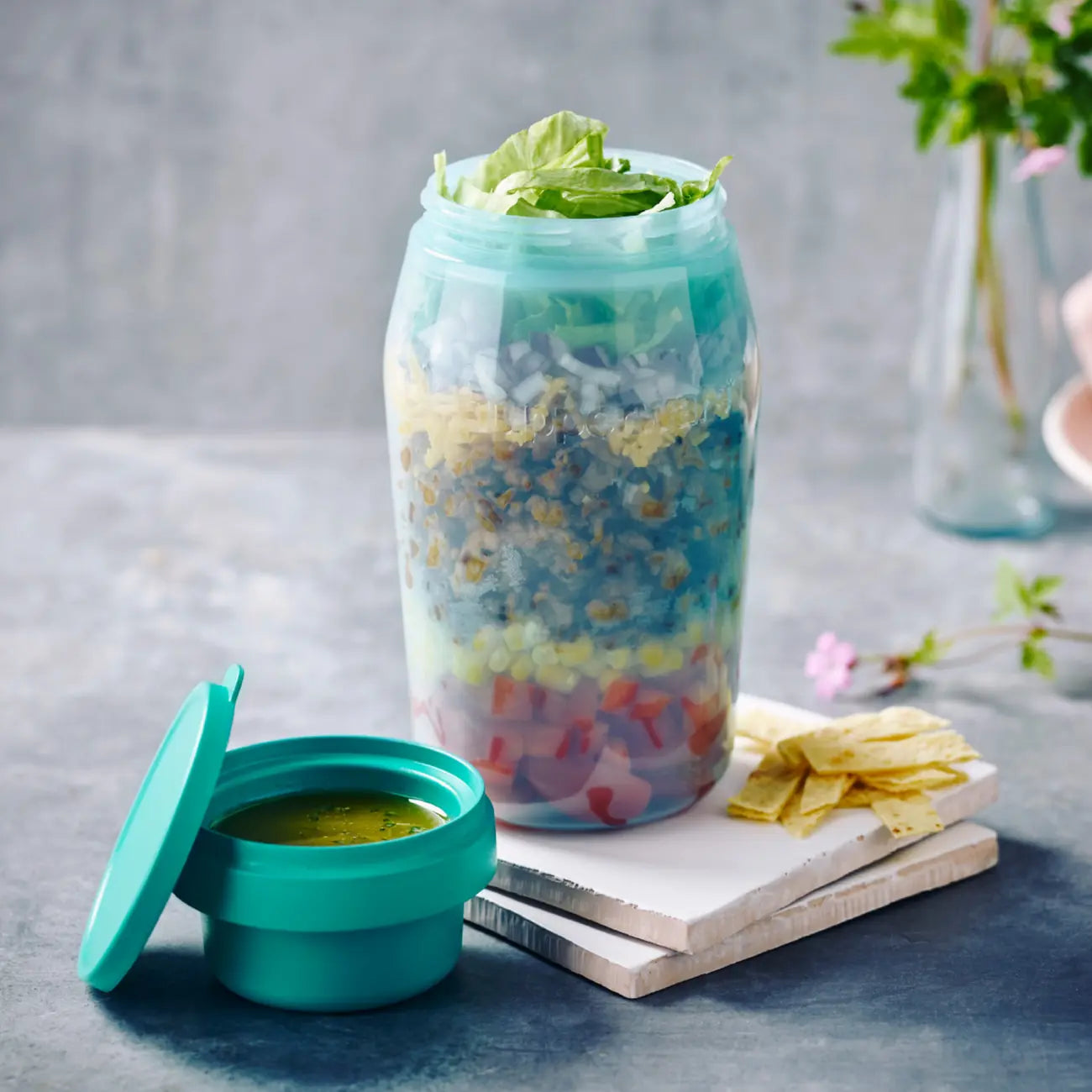 Universalbehälter 825ml von der Marke Tupperware / Modular wechselbare Deckel / Deckel mit extra Fach für Dips und Kleinigkeiten / Lebensmittelbehälter / Luft und Wasserdicht schließender Behälter / Transportbehälter / Hier direkt online kaufen