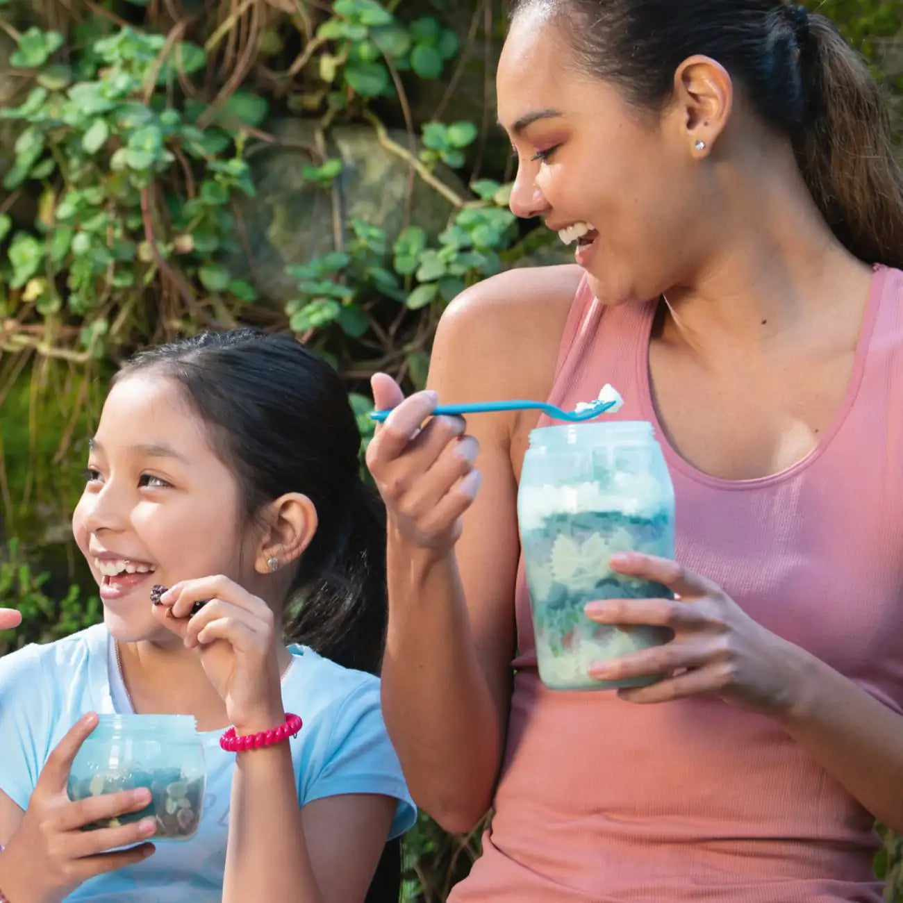 Universalbehälter 825ml von der Marke Tupperware / Modular wechselbare Deckel / Deckel mit extra Fach für Dips und Kleinigkeiten / Lebensmittelbehälter / Luft und Wasserdicht schließender Behälter / Transportbehälter / Hier direkt online kaufen