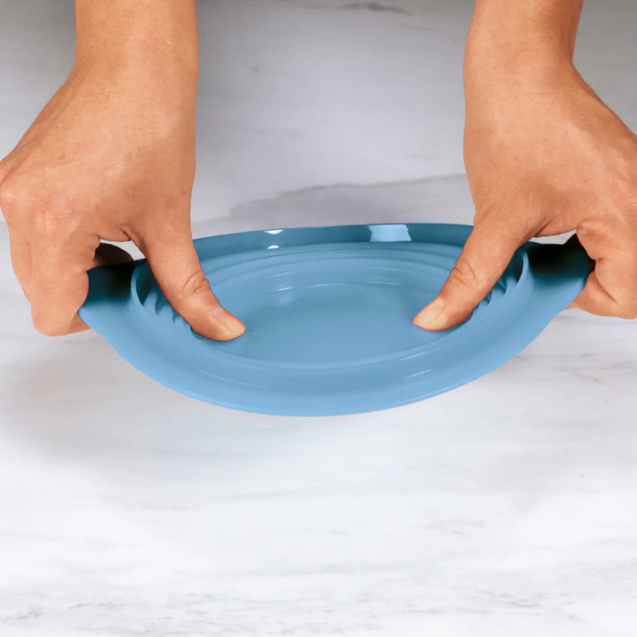 B043B Mini-Max Blau 950ml von der Marke Tupperware / Tupperdose / Brotdose / Lunchbox / faltbar / Praktisch für Unterwegs / Platzsparend / in der Farbe blau / hier direkt online kaufen