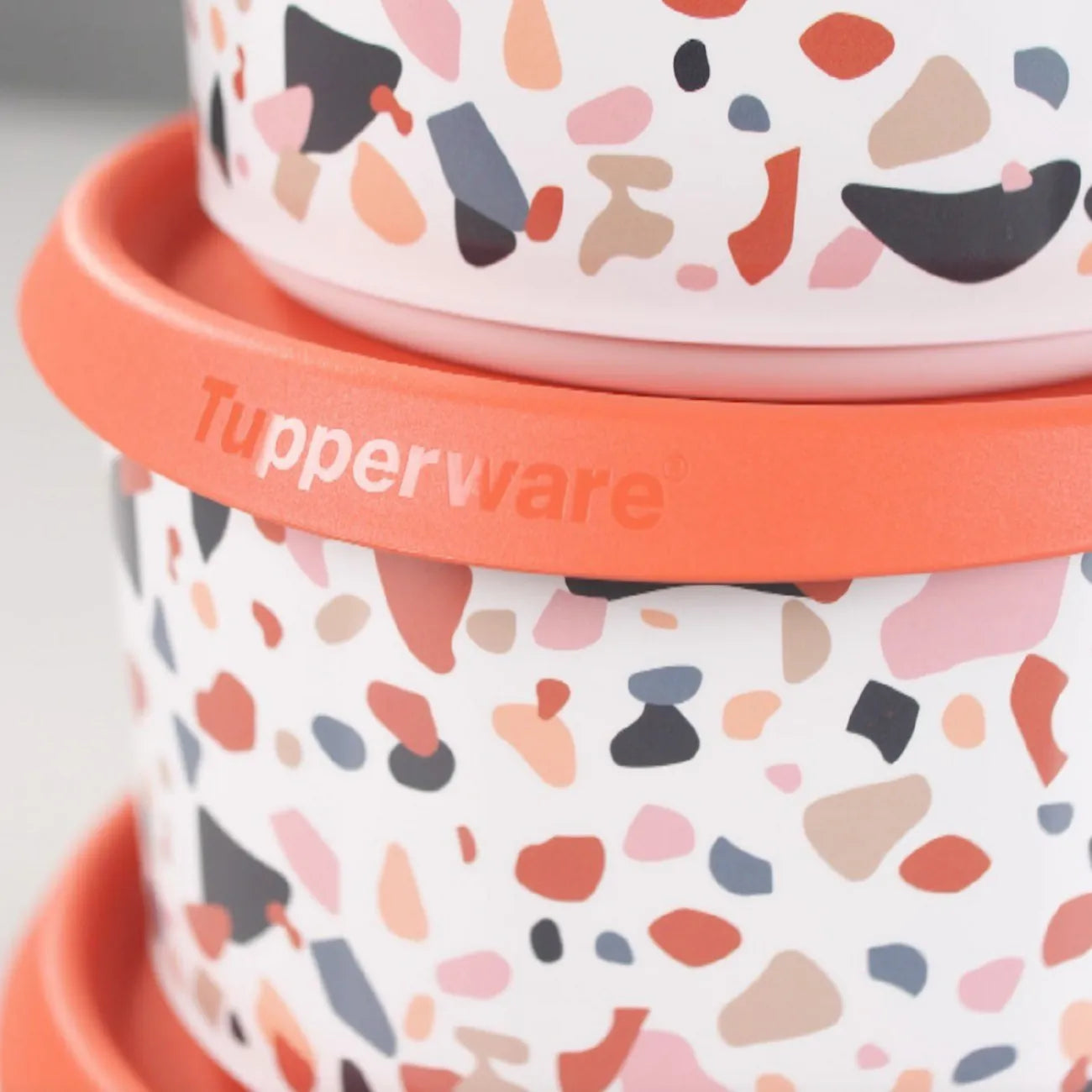 One Touch Runde 1,4 Liter von der Marke Tupperware / Vorratsbehälter / Aufbewahrungsdose / runde Dose / stapelbar / Luft und wasserdicht schließend / Hier direkt online kaufen