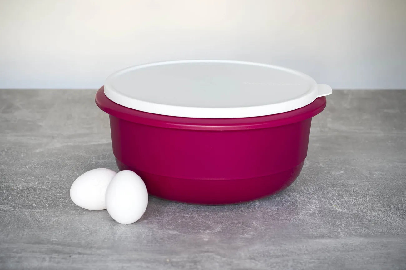 Rührschüssel Pro 3,5L von der Marke Tupperware / mit Luft- und Wasserdicht schließendem Deckel / zum Rühren, Mixen, Transportieren und Aufbewahren / modular Stapelbar / passender Spritzschutz Deckel verfügbar / hier direkt online kaufen