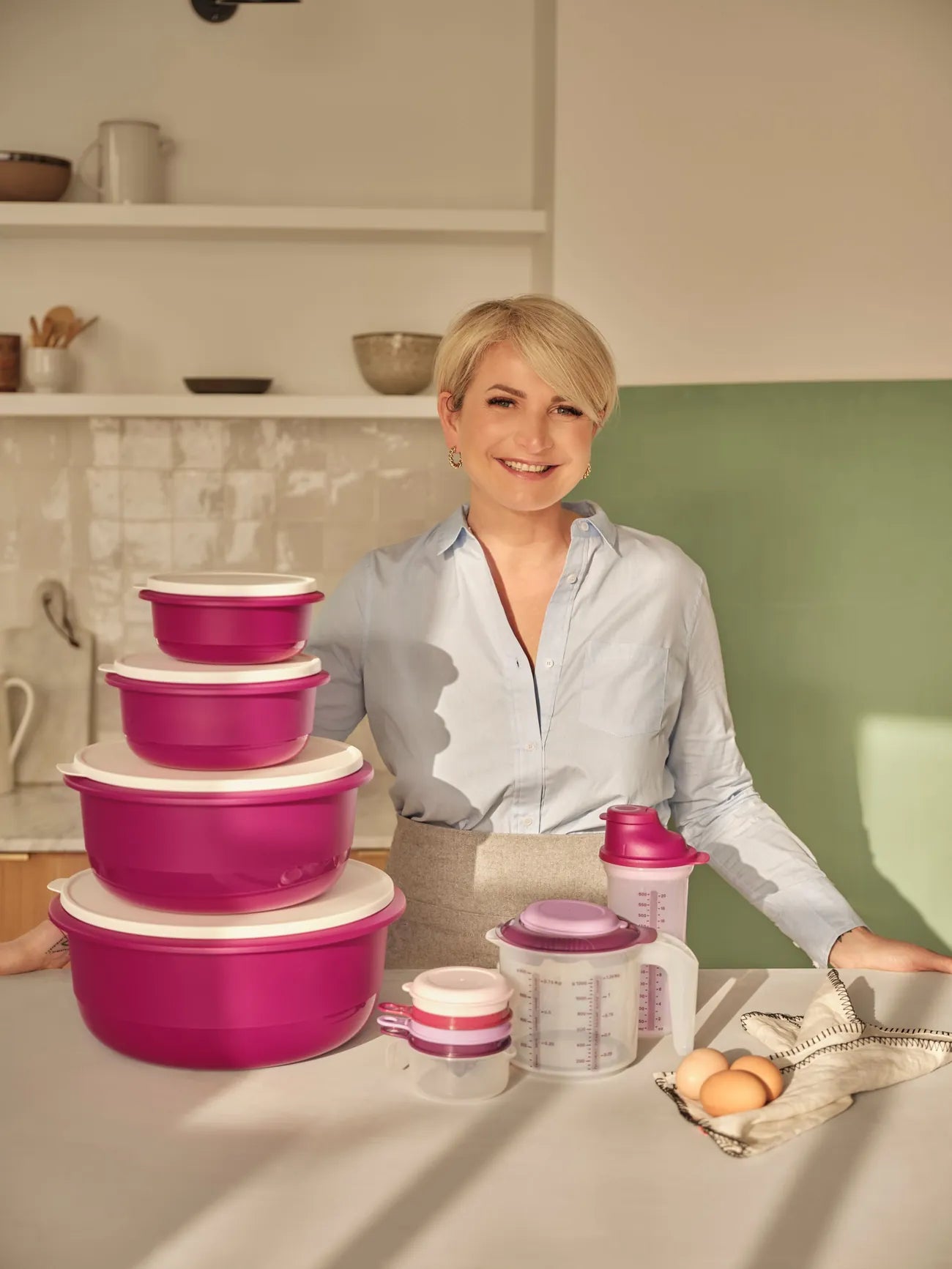 Rührschüssel Pro 3,5L von der Marke Tupperware / mit Luft- und Wasserdicht schließendem Deckel / zum Rühren, Mixen, Transportieren und Aufbewahren / modular Stapelbar / passender Spritzschutz Deckel verfügbar / hier direkt online kaufen