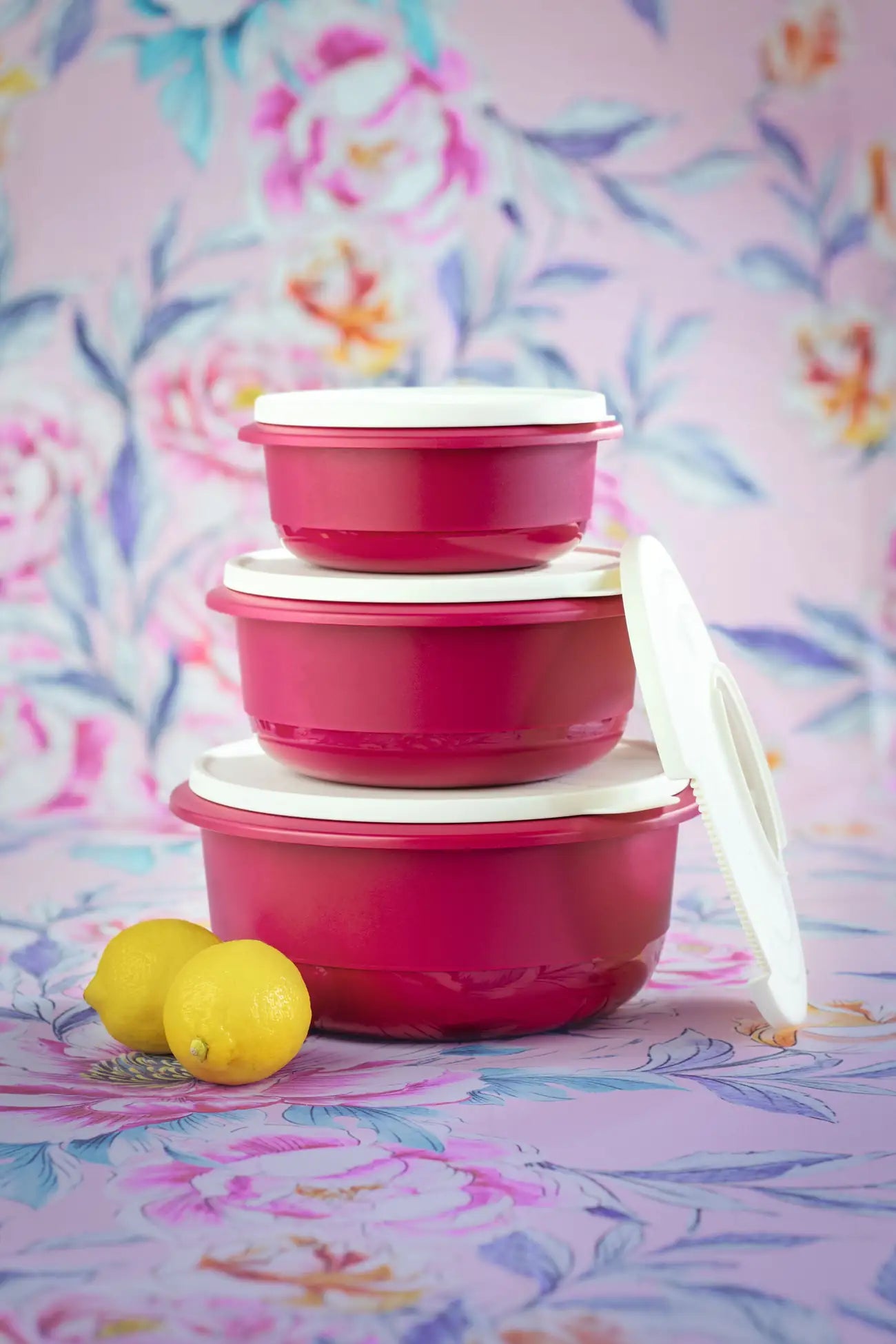 Rührschüssel Pro 3,5L von der Marke Tupperware / mit Luft- und Wasserdicht schließendem Deckel / zum Rühren, Mixen, Transportieren und Aufbewahren / modular Stapelbar / passender Spritzschutz Deckel verfügbar / hier direkt online kaufen