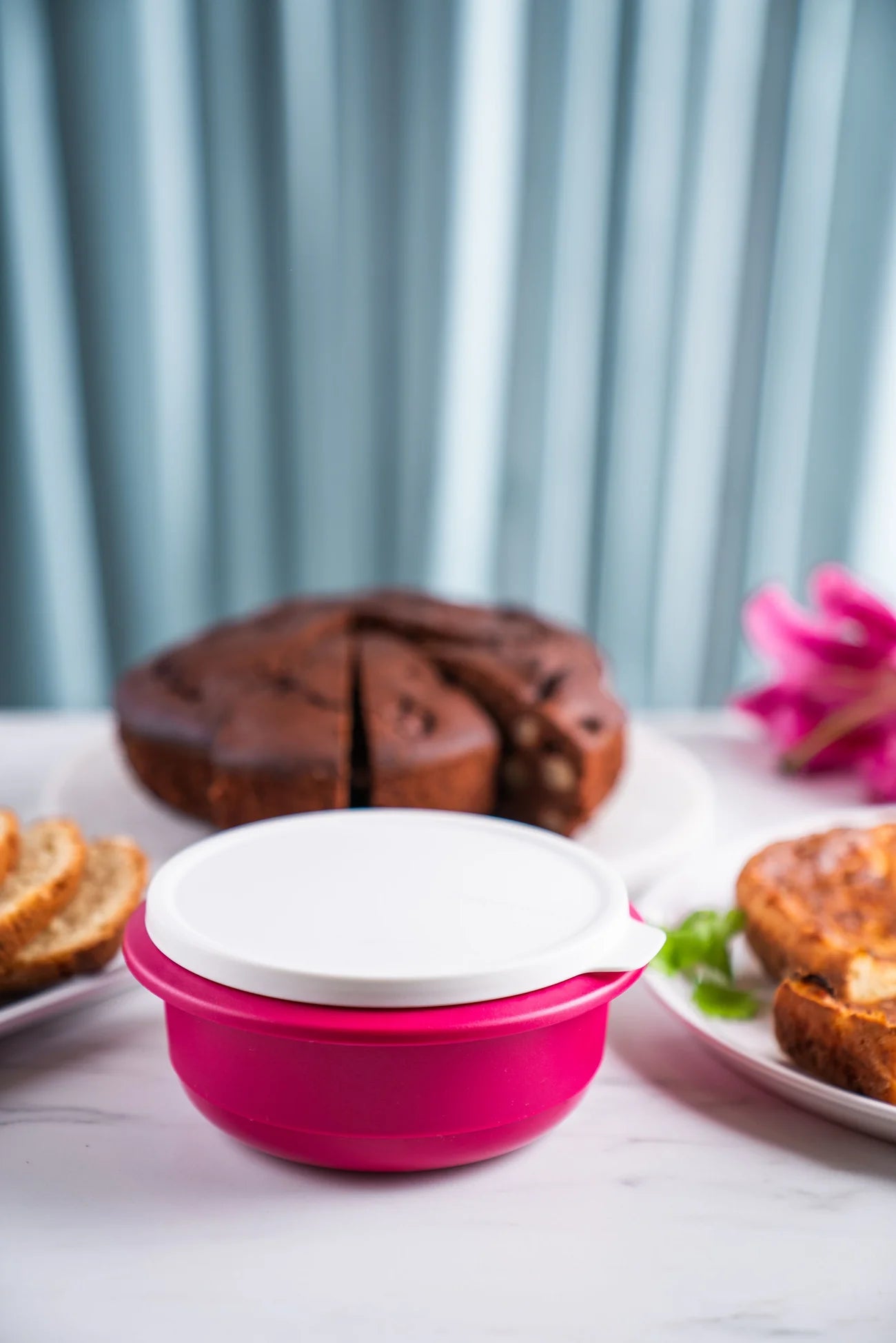 Rührschüssel Pro 3,5L von der Marke Tupperware / mit Luft- und Wasserdicht schließendem Deckel / zum Rühren, Mixen, Transportieren und Aufbewahren / modular Stapelbar / passender Spritzschutz Deckel verfügbar / hier direkt online kaufen