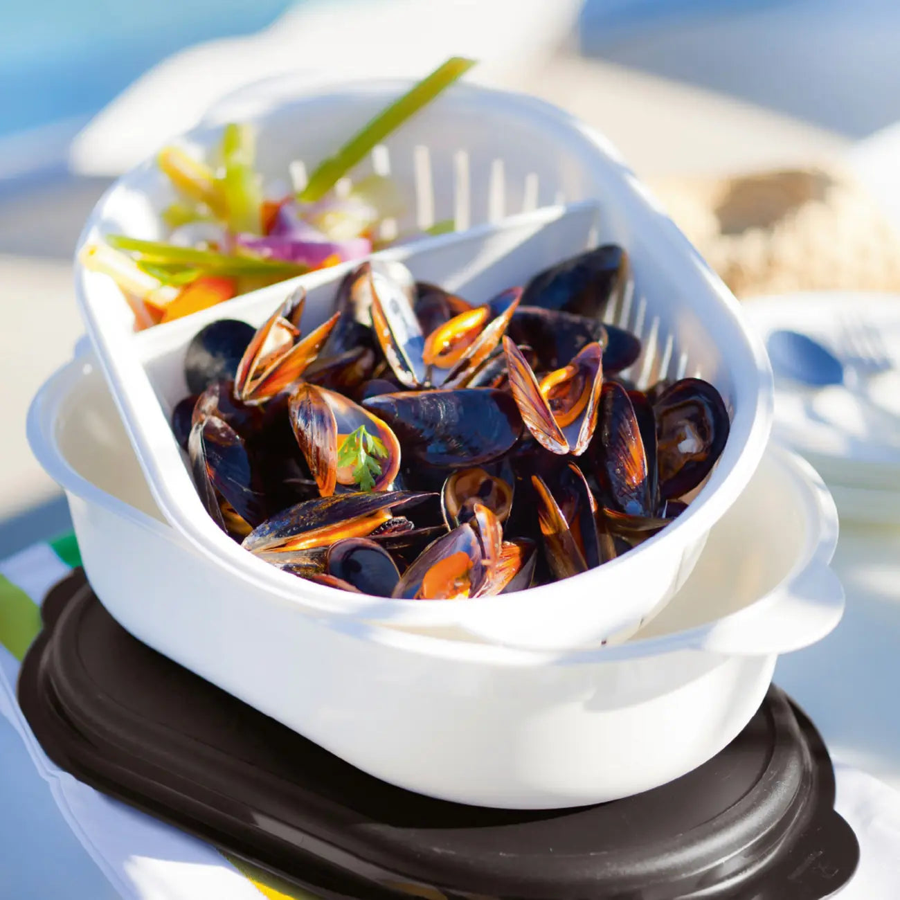 Siebservierer Multi Server 4 l oval von der Marke Tupperware / Serviersieb & Schale / zum Servieren, Absieben, Transportieren und Frischhalten von Lebensmitteln / Hier direkt online kaufen