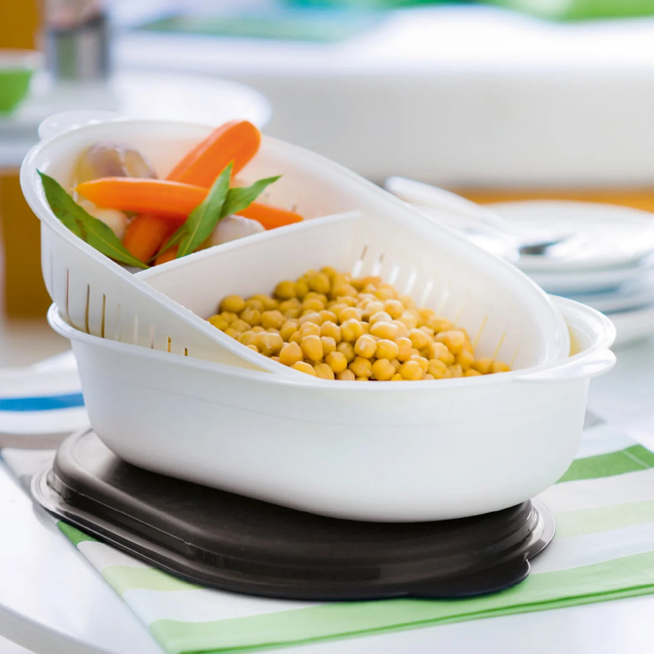 Siebservierer Multi Server 4 l oval von der Marke Tupperware / Serviersieb & Schale / zum Servieren, Absieben, Transportieren und Frischhalten von Lebensmitteln / Hier direkt online kaufen