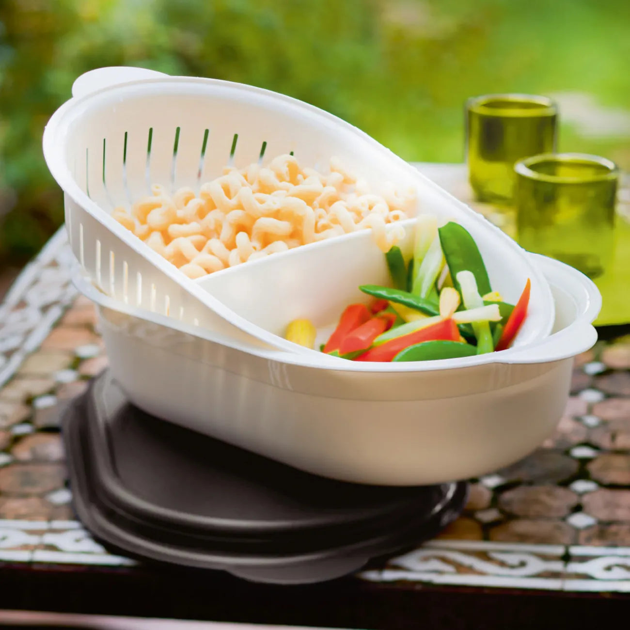 Siebservierer Multi Server 4 l oval von der Marke Tupperware / Serviersieb & Schale / zum Servieren, Absieben, Transportieren und Frischhalten von Lebensmitteln / Hier direkt online kaufen