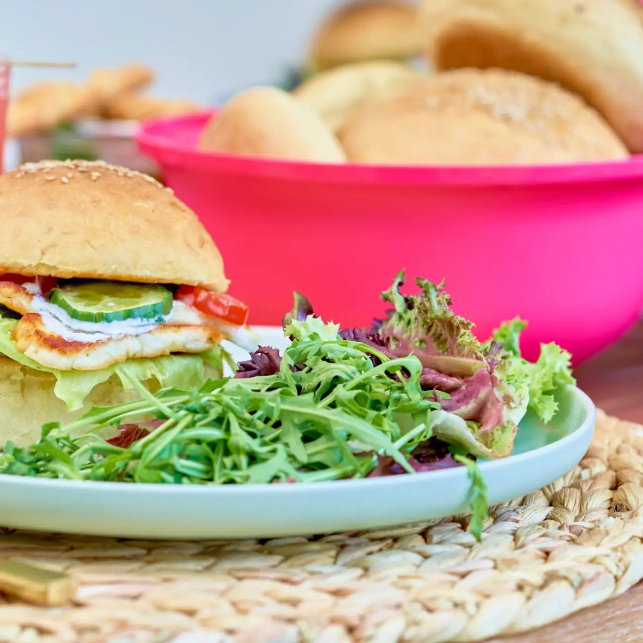 Aloha 2L Rüssel von der Marke Tupperware / Servierschüssel mit Deckel / Stapelbar / Luft & Wasserdicht / Ideal für Salate & Desserts / Transportbehälter / Hier direkt online kaufen  