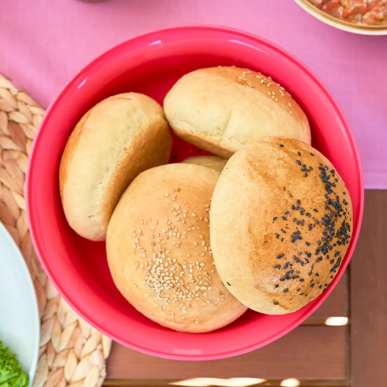 Aloha 2L Rüssel von der Marke Tupperware / Servierschüssel mit Deckel / Stapelbar / Luft & Wasserdicht / Ideal für Salate & Desserts / Transportbehälter / Hier direkt online kaufen  