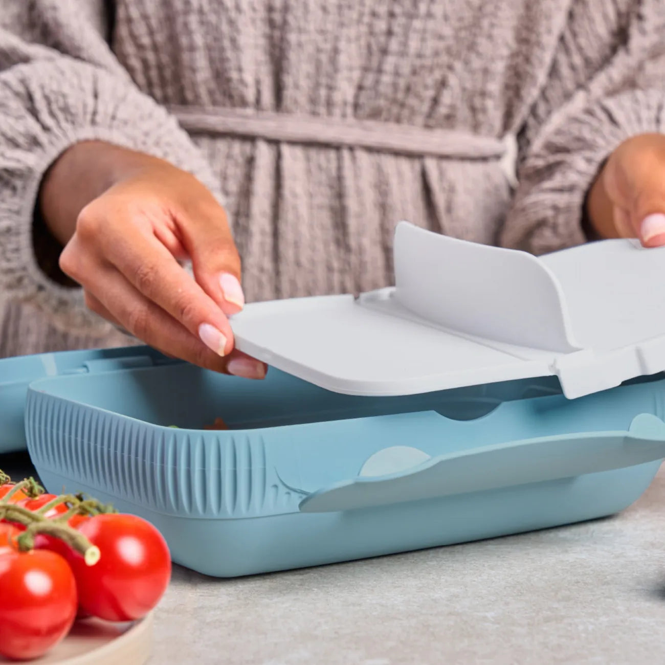 Eco Lunch Box von der Marke Tupperware / in der Farbe Hellblau / mit zwei Fächern / Ideal für die Pause / Brotbox Groß / Hier direkt online kaufen