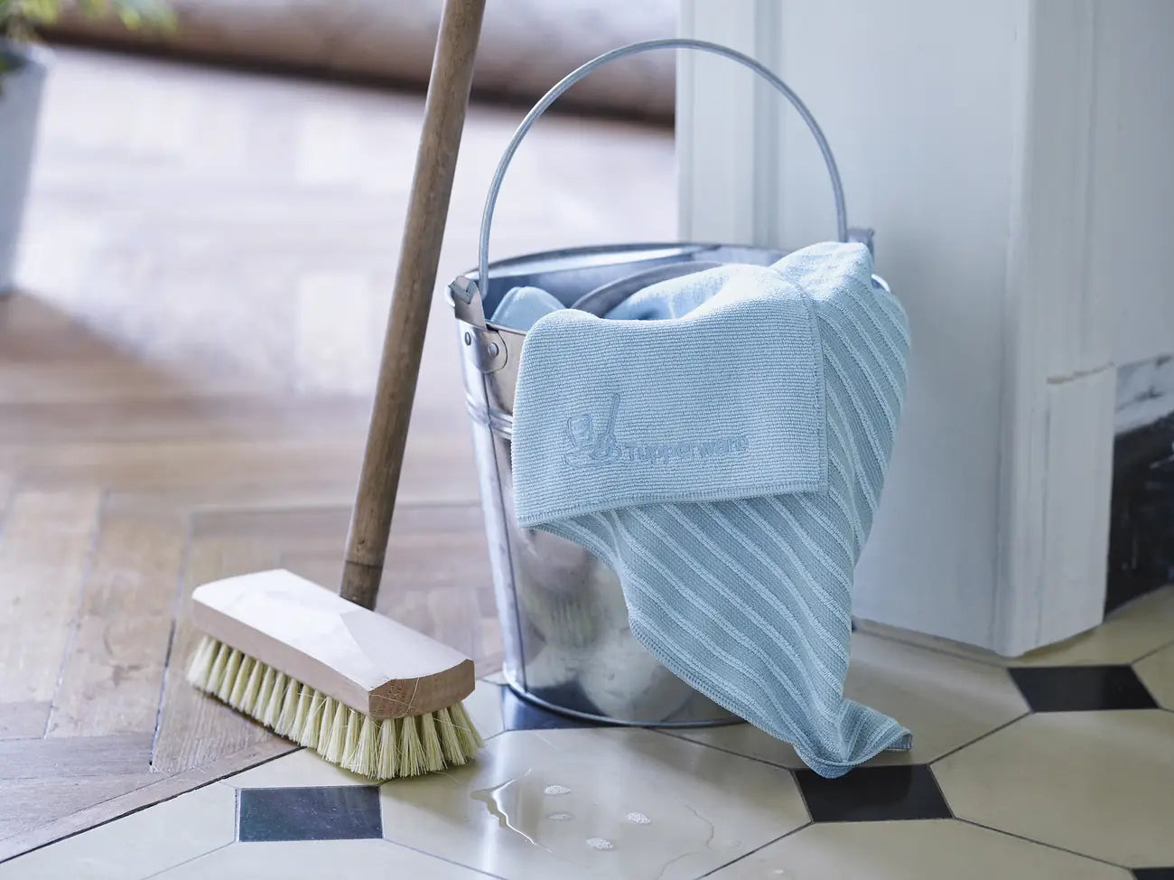 Faser Pro Boden Tuch von der Marke Tupperware / in der Farbe Blau /  Mikrofaser Boden Putztuch / für die Unterschiedlichsten Bodenarten Geeignet / zum Trocknen oder feucht Wischen / Hier direkt online kaufen