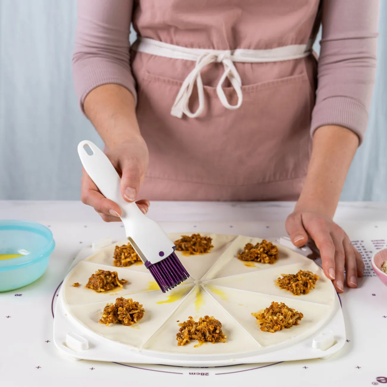 D181 Silikonpinsel Lila von der Marke Tupperware / Silikonpinsel zum Einstreichen und Einfetten / Pinselkopf ist einklappbar / langlebig und Hitzebeständig / Backpinsel / hier direkt online kaufen