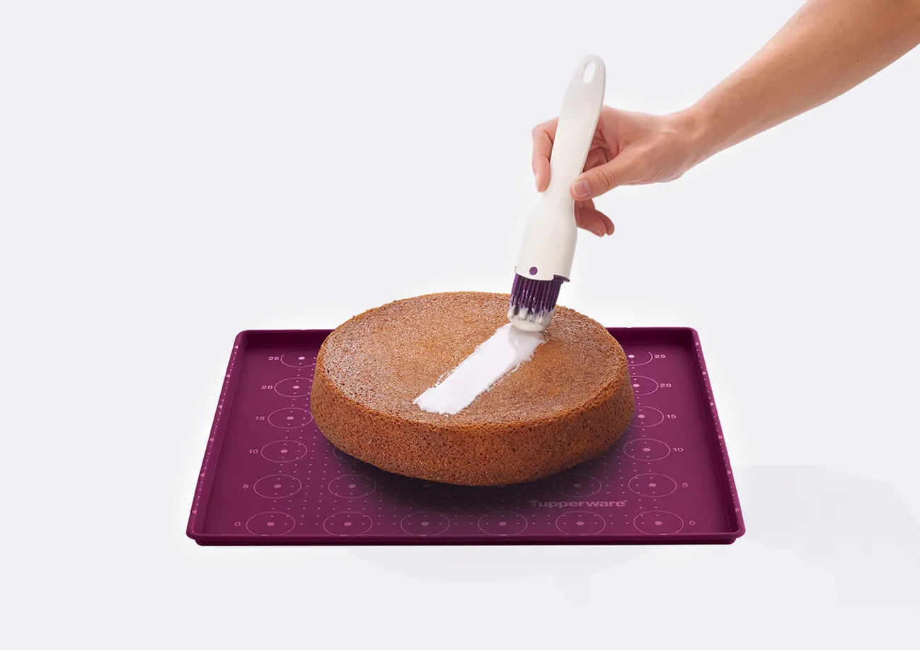 D181 Silikonpinsel Lila von der Marke Tupperware / Silikonpinsel zum Einstreichen und Einfetten / Pinselkopf ist einklappbar / langlebig und Hitzebeständig / Backpinsel / hier direkt online kaufen