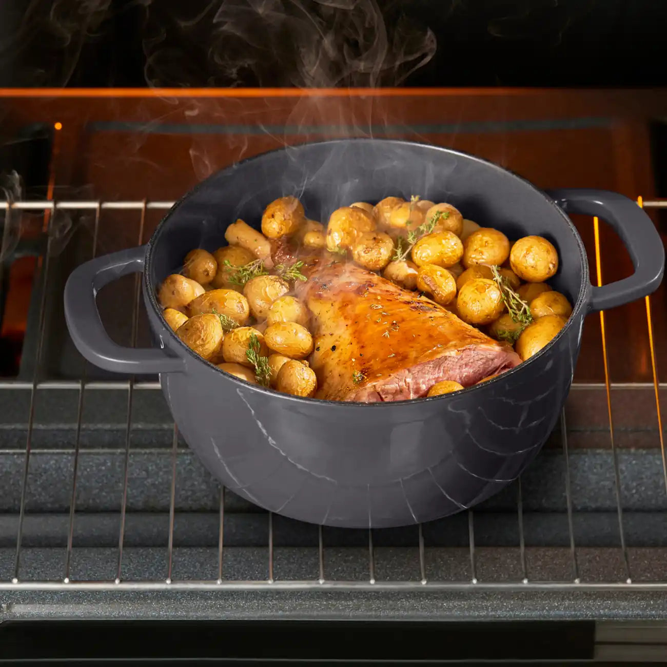 Cast Iron Kasserolle 5,4 l von der Marke Tupperware / zum Anbraten, Backen, Grillen, Braten, Schmoren, Frittieren und Garen / Ideal zum Servieren / Hier direkt online Kaufen