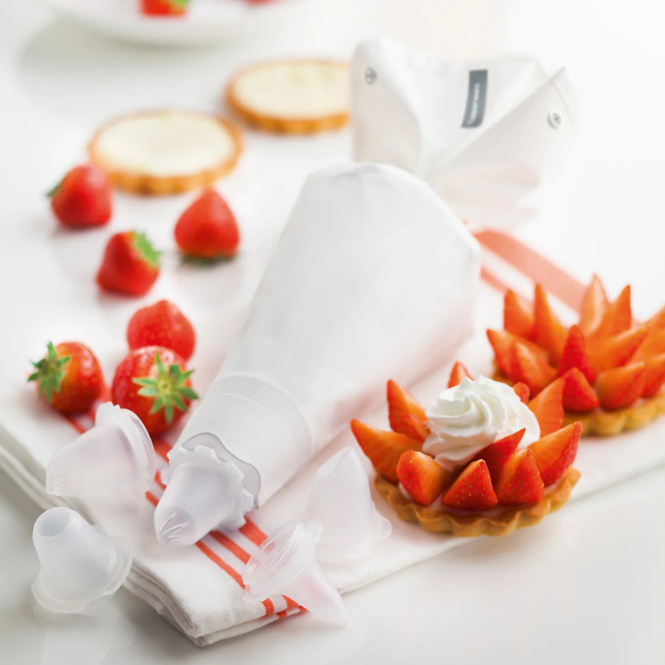Tupperware Spritzbeutel Tortenzauber / in der Farbe Weiß / Perfekt für Hobby Konditoren / Spritzbeutel mit verschiedenen Tüllen / Hier direkt online kaufen