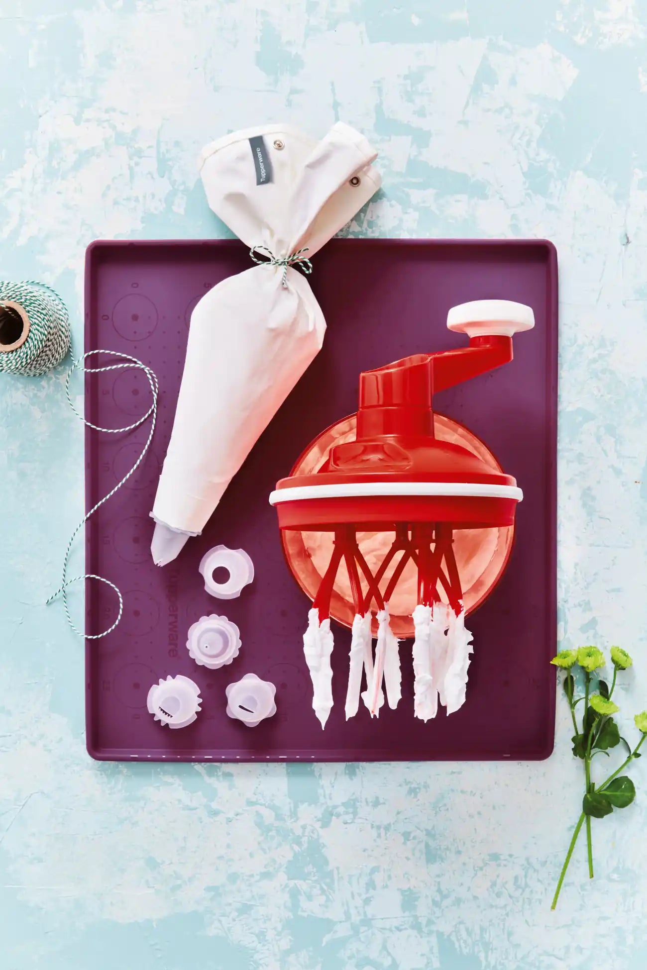 Tupperware Spritzbeutel Tortenzauber / in der Farbe Weiß / Perfekt für Hobby Konditoren / Spritzbeutel mit verschiedenen Tüllen / Hier direkt online kaufen