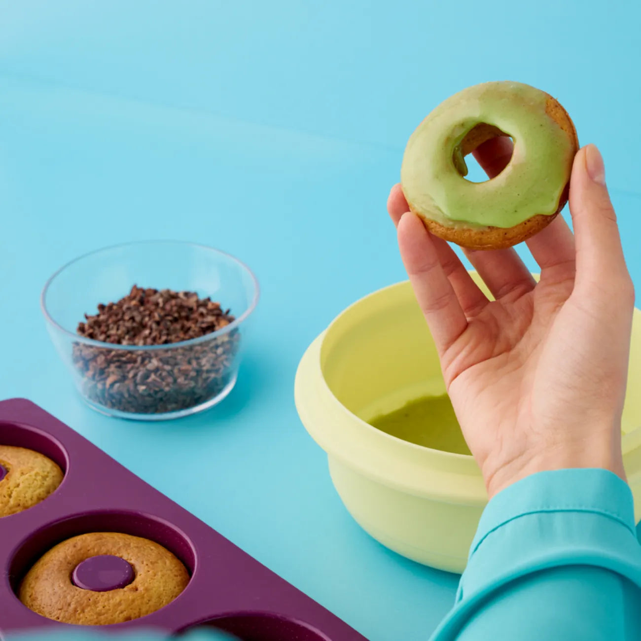 Rührschüssel Pro 1L in der Farbe Lime Grün von der Marke Tupperware / mit integrierter Messskala / Luft und Wasserdicht Schließender Deckel / platzsparend verstaubar / modular Stapelbar / passend für den Spritzschutzdeckel / Hier direkt online kaufen