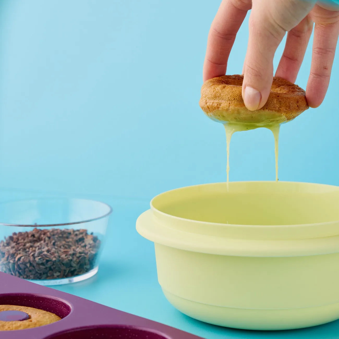 Rührschüssel Pro 1L in der Farbe Lime Grün von der Marke Tupperware / mit integrierter Messskala / Luft und Wasserdicht Schließender Deckel / platzsparend verstaubar / modular Stapelbar / passend für den Spritzschutzdeckel / Hier direkt online kaufen