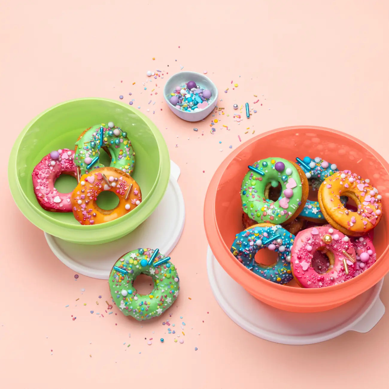 Rührschüssel Pro 1L in der Farbe Lime Grün von der Marke Tupperware / mit integrierter Messskala / Luft und Wasserdicht Schließender Deckel / platzsparend verstaubar / modular Stapelbar / passend für den Spritzschutzdeckel / Hier direkt online kaufen