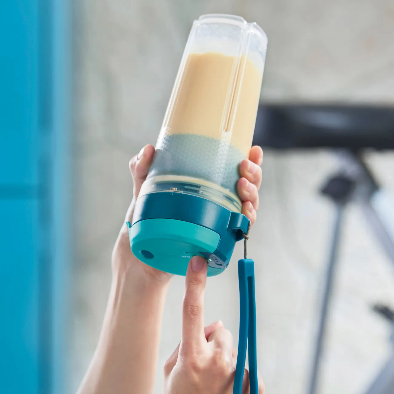 UrbanMax Kabelloser Mixer 350ml von der Marke Tupperware / Mixen direkt im To-Go Behälter / Ideal fürs Büro, Auto, für Reisen und beim Sport / mit Akku / gesunde Ernährung flexibel für unterwegs / Hier direkt online kaufen