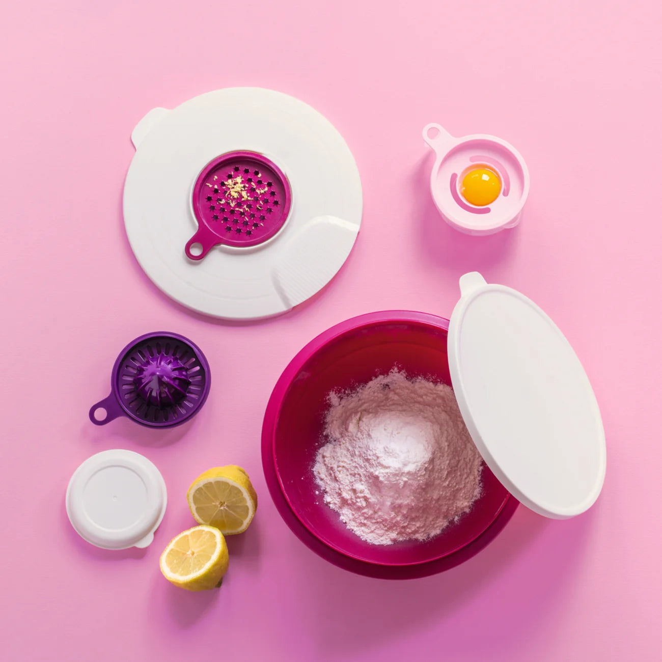 Küchenperle Lila von der Marke Tupperware / zum Reiben, Eitrennen und Fruchtpressen / inkl. Auffangbehälter / Ideal Kombinierbar mit dem Shake It und dem Rühr Mix 1,25 L / Alle teile sind modular Stapelbar / Platzsparend verstaubar / Hier direkt online kaufen