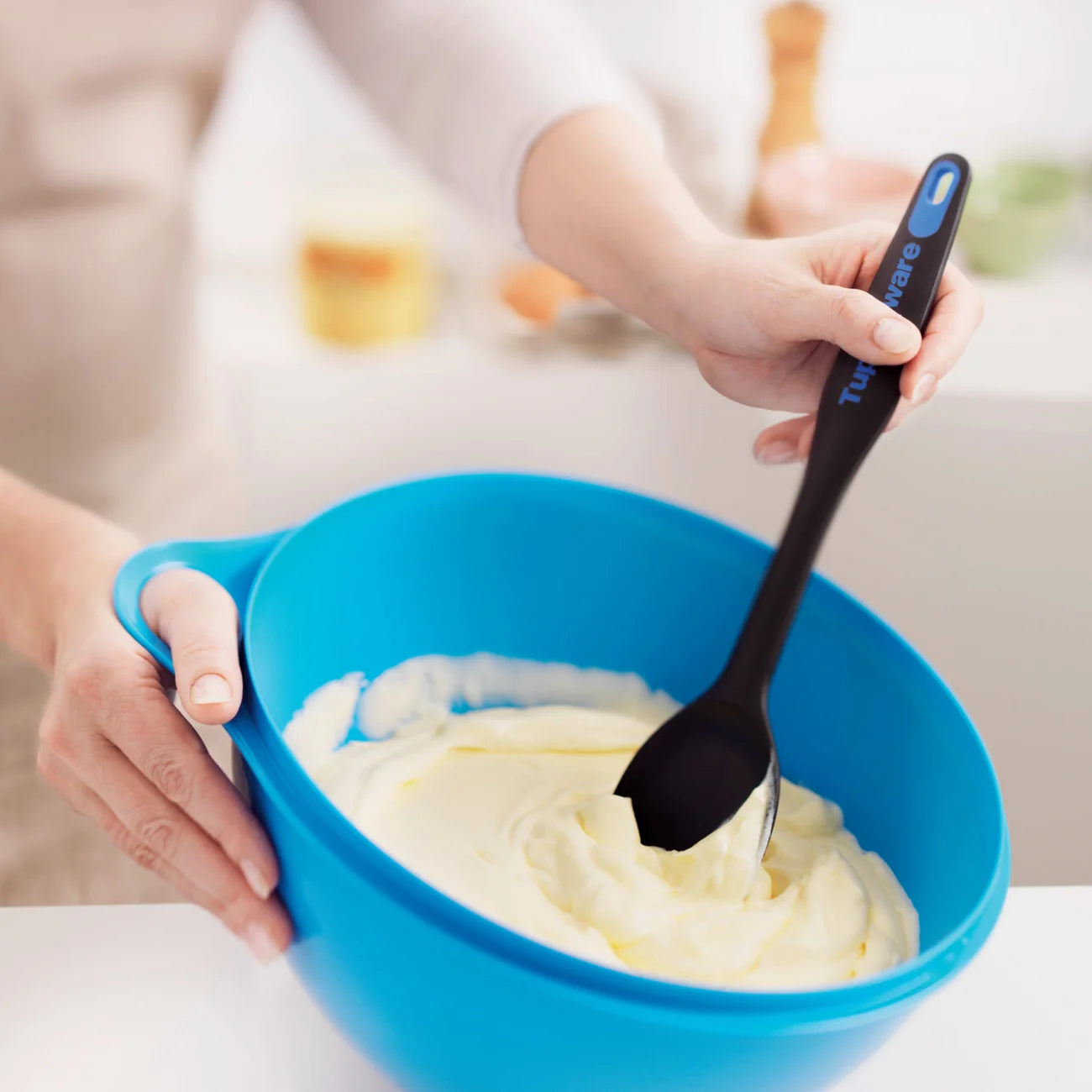 Griffbereit Kochlöffel von der Marke Tupperware / mit ergonomischen Griff / Perfekt zu m rühren und herstellen von Teig / Hier direkt online kaufen