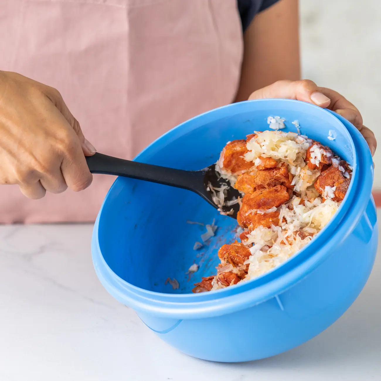 Griffbereit Kochlöffel von der Marke Tupperware / mit ergonomischen Griff / Perfekt zu m rühren und herstellen von Teig / Hier direkt online kaufen