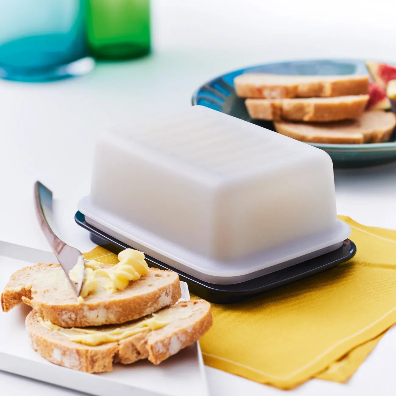 Butterdose schwarz von der Marke Tupperware / Ideal zum Servieren und Aufbewahren von Butter / Aufbewahrungsdose / hier direkt online kaufen