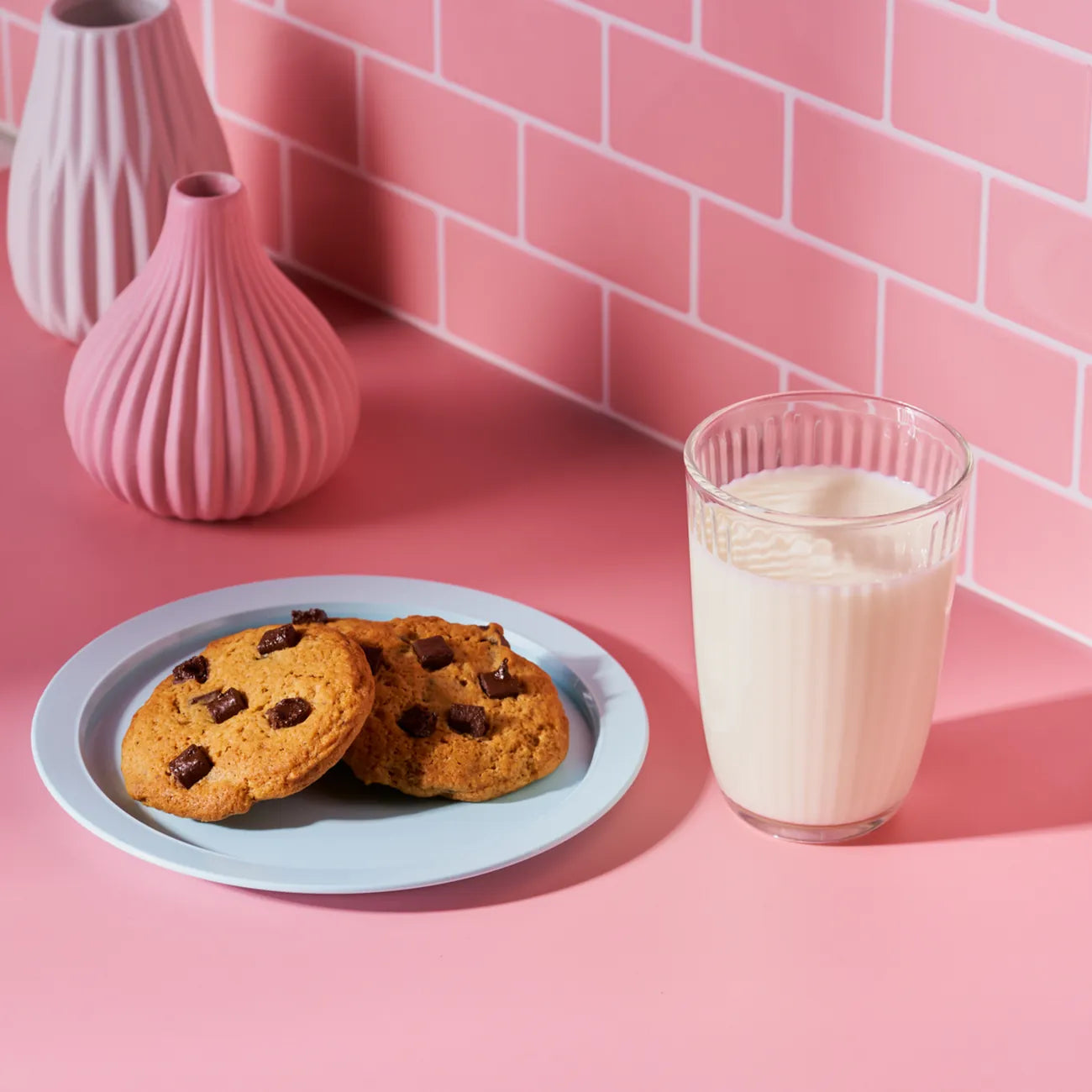 TupperCare Teller Set von der Marke Tupperware / 4 Bunte Teller / Stapelbar / Picknick Teller Set / Bunt und Fröhlich / hier direkt online kaufen 