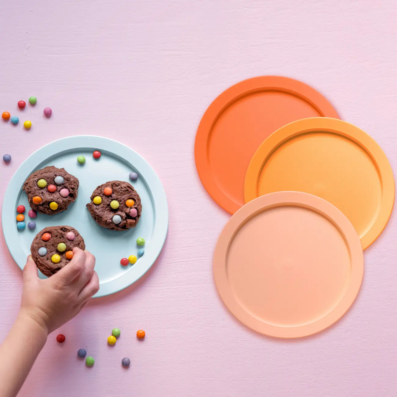 TupperCare Teller Set von der Marke Tupperware / 4 Bunte Teller / Stapelbar / Picknick Teller Set / Bunt und Fröhlich / hier direkt online kaufen 