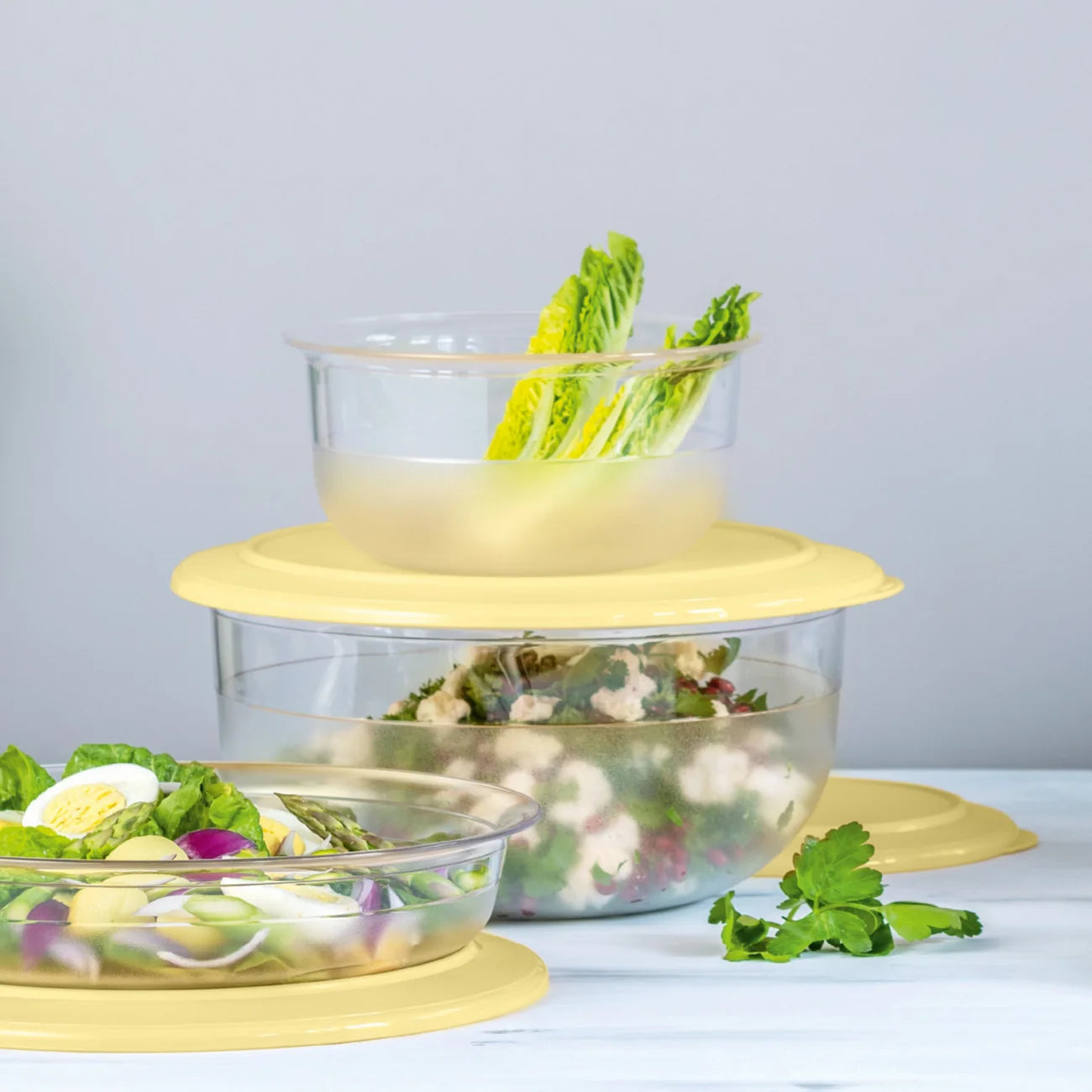 Maxi Tafelperle 6L von der Marke Tupperware / in der Farbe Gelb / Servier-, Transport- und Aufbewahrungsschüssel / Stapelbar / Transparente Optik / Luft- und Wasserdicht / Hier direkt online kaufen