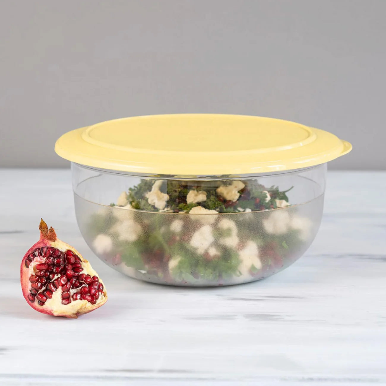 Maxi Tafelperle 6L von der Marke Tupperware / in der Farbe Gelb / Servier-, Transport- und Aufbewahrungsschüssel / Stapelbar / Transparente Optik / Luft- und Wasserdicht / Hier direkt online kaufen