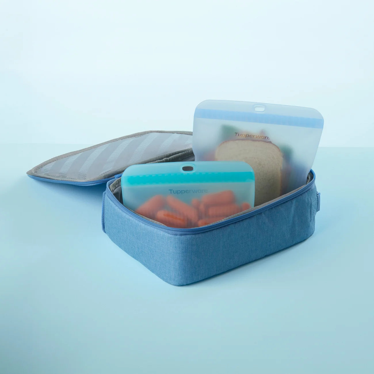 Ultimate Silicone Slim Bag 300ml von der Marke Tupperware / in der Farbe Blau  / Frischhaltebeutel / Gefrierbeutel / Auslaufsicher / Ideal für Unterwegs / Hier direkt online kaufen