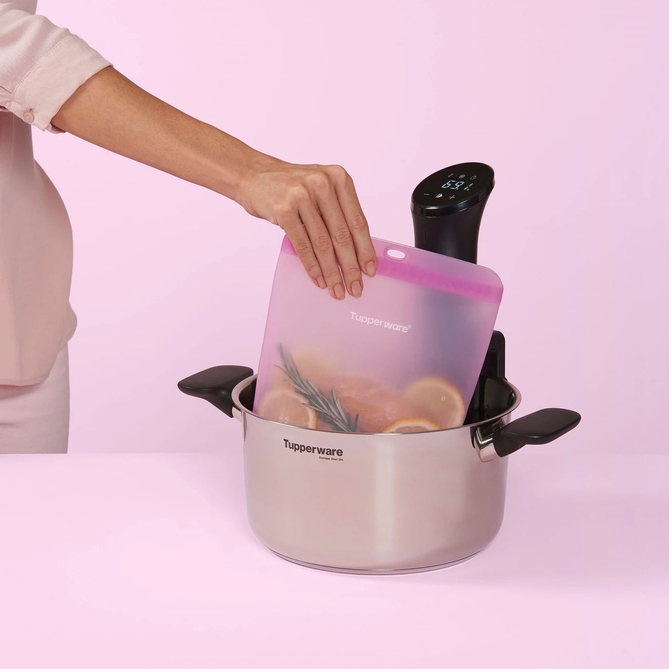 Ultimate Silicone Slim Bag 1,6L von der Marke Tupperware / in der Farbe Pink / Frischhaltebeutel / Gefrierbeutel / Auslaufsicher / Ideal für Unterwegs / Hier direkt online kaufen