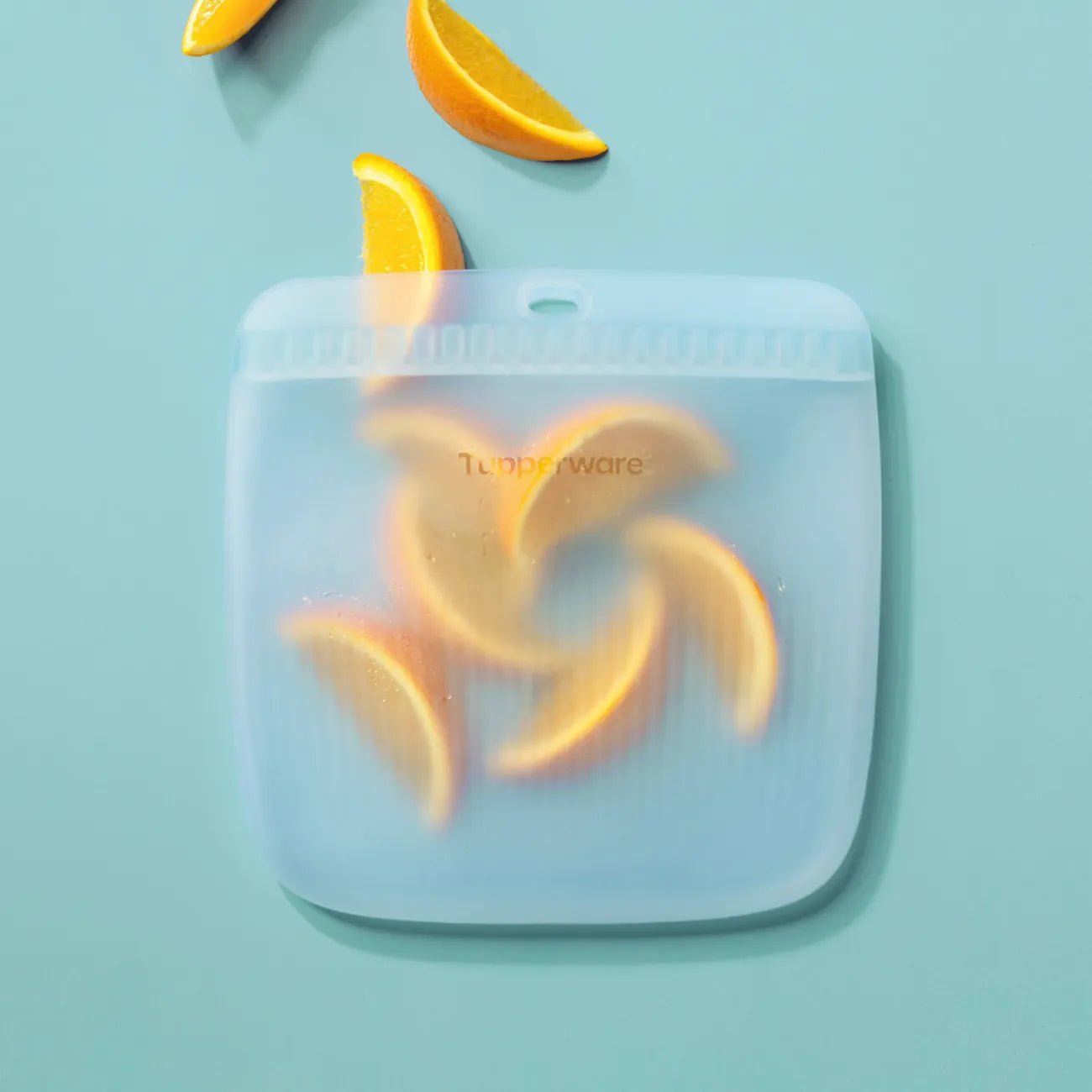 Ultimate Silicone Slim Bag 980ml von der Marke Tupperware / in der Farbe Blau  / Frischhaltebeutel / Gefrierbeutel / Auslaufsicher / Ideal für Unterwegs / Hier direkt online kaufen