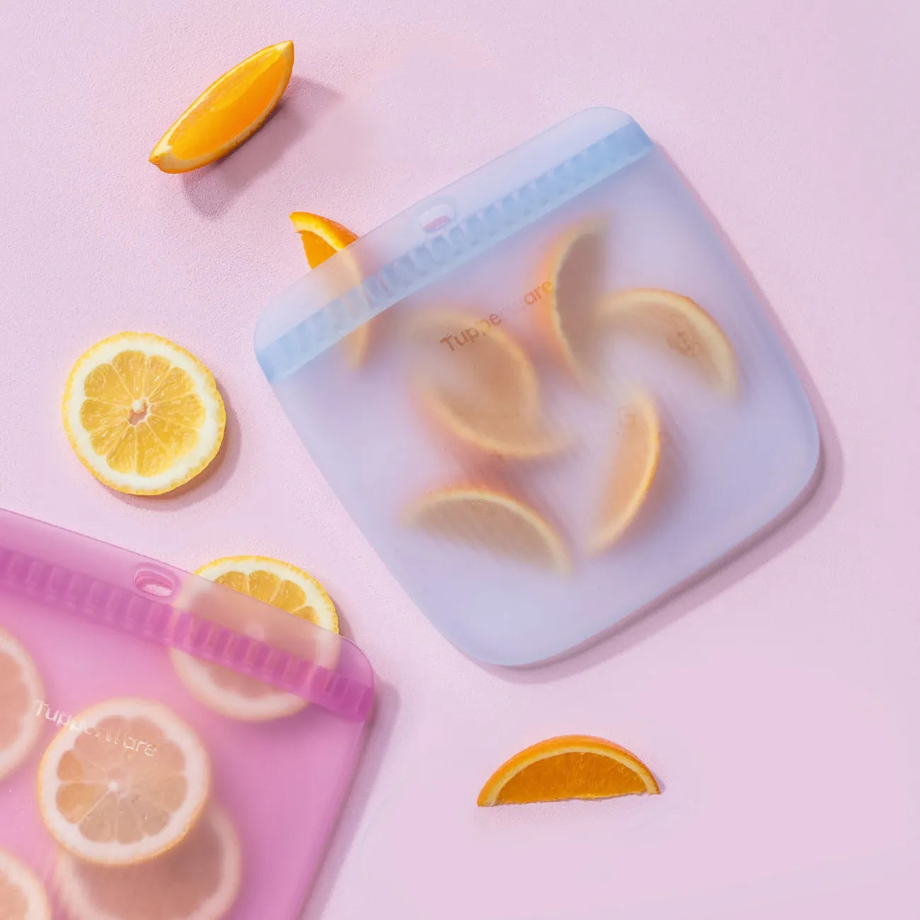 Ultimate Silicone Slim Bag 980ml von der Marke Tupperware / in der Farbe Blau  / Frischhaltebeutel / Gefrierbeutel / Auslaufsicher / Ideal für Unterwegs / Hier direkt online kaufen