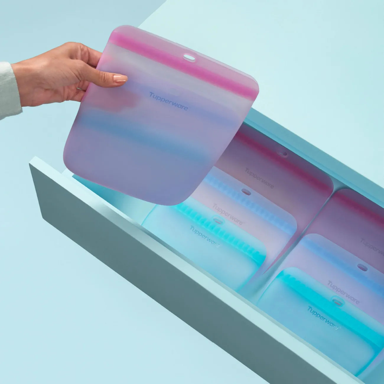 Ultimate Silicone Slim Bag 300ml von der Marke Tupperware / in der Farbe Blau  / Frischhaltebeutel / Gefrierbeutel / Auslaufsicher / Ideal für Unterwegs / Hier direkt online kaufen