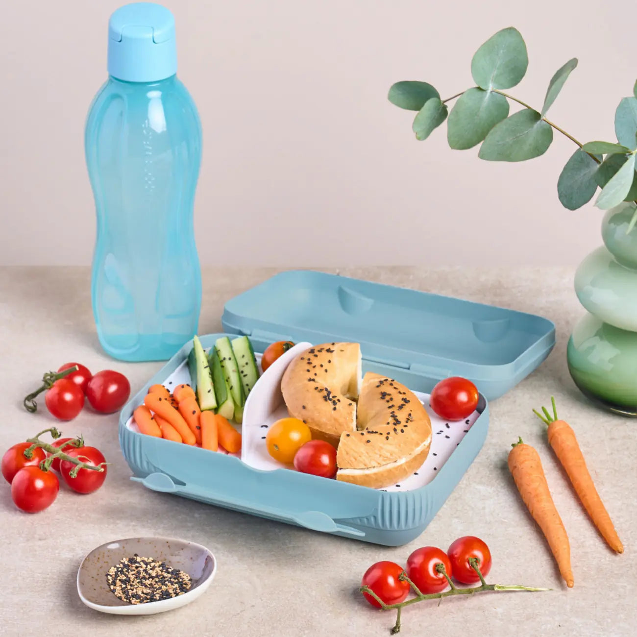 EcoEasy Trinkflasche 750ml von der Marke Tupperware / in der Farbe Hellblau / Wasserflasche / mit Klappdeckel / fest verschließbar / Hier direkt online kaufen