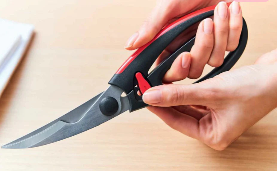 Geflügelschere Chickeria II von der Marke Tupperware / Küchenschere / für Rohes und gekochtes Fleisch ebenso wie für Haut, sehnen und kleine Knochen / ergonomische Griffe / Hier direkt online kaufen