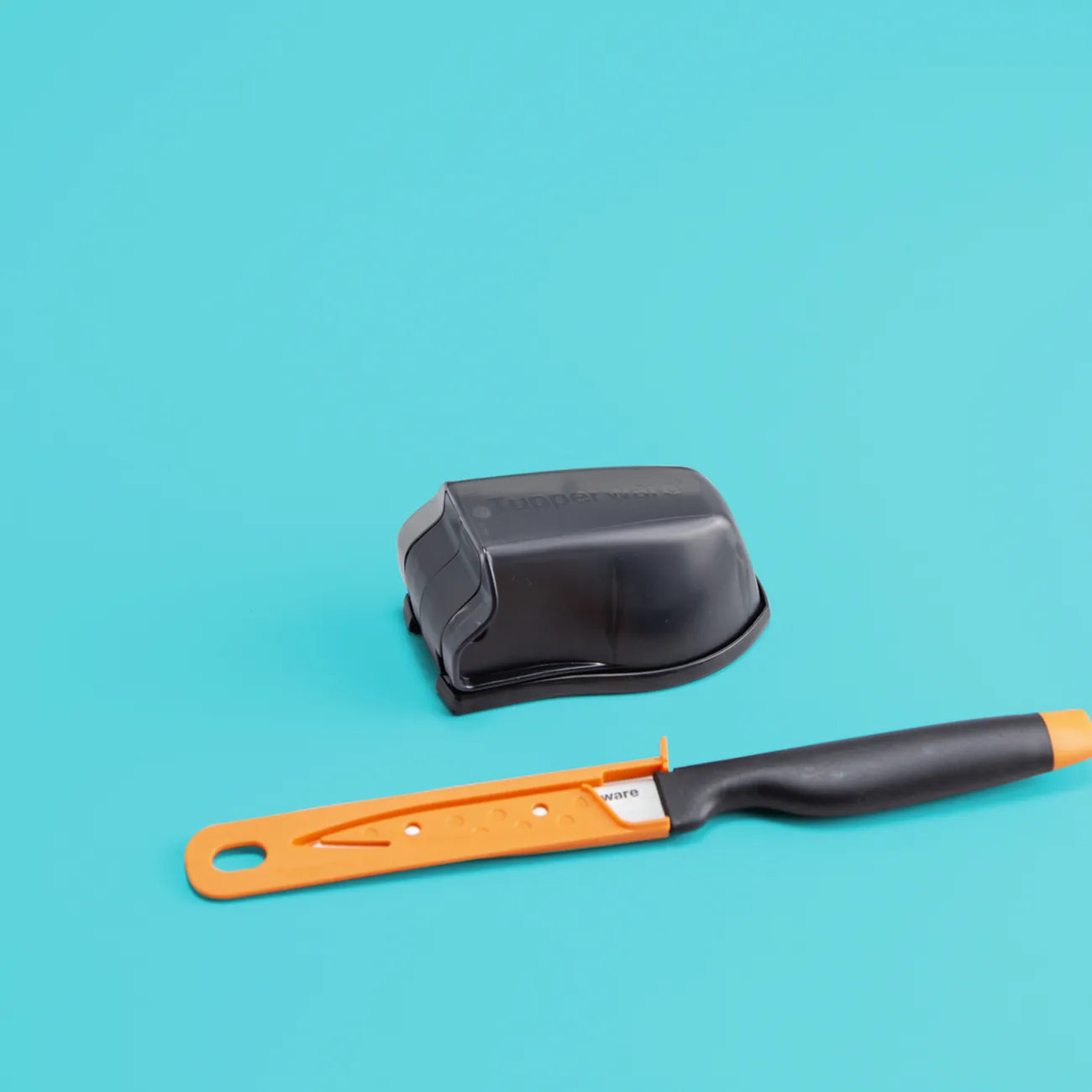 A-Serie Messermaus Schärfmaus Universal von der Marke Tupperware / Messer Schärfer für Messer mit Glattschliff & Wellenschliff / mit austauschbaren Schleifsteinen / Hier direkt online kaufen