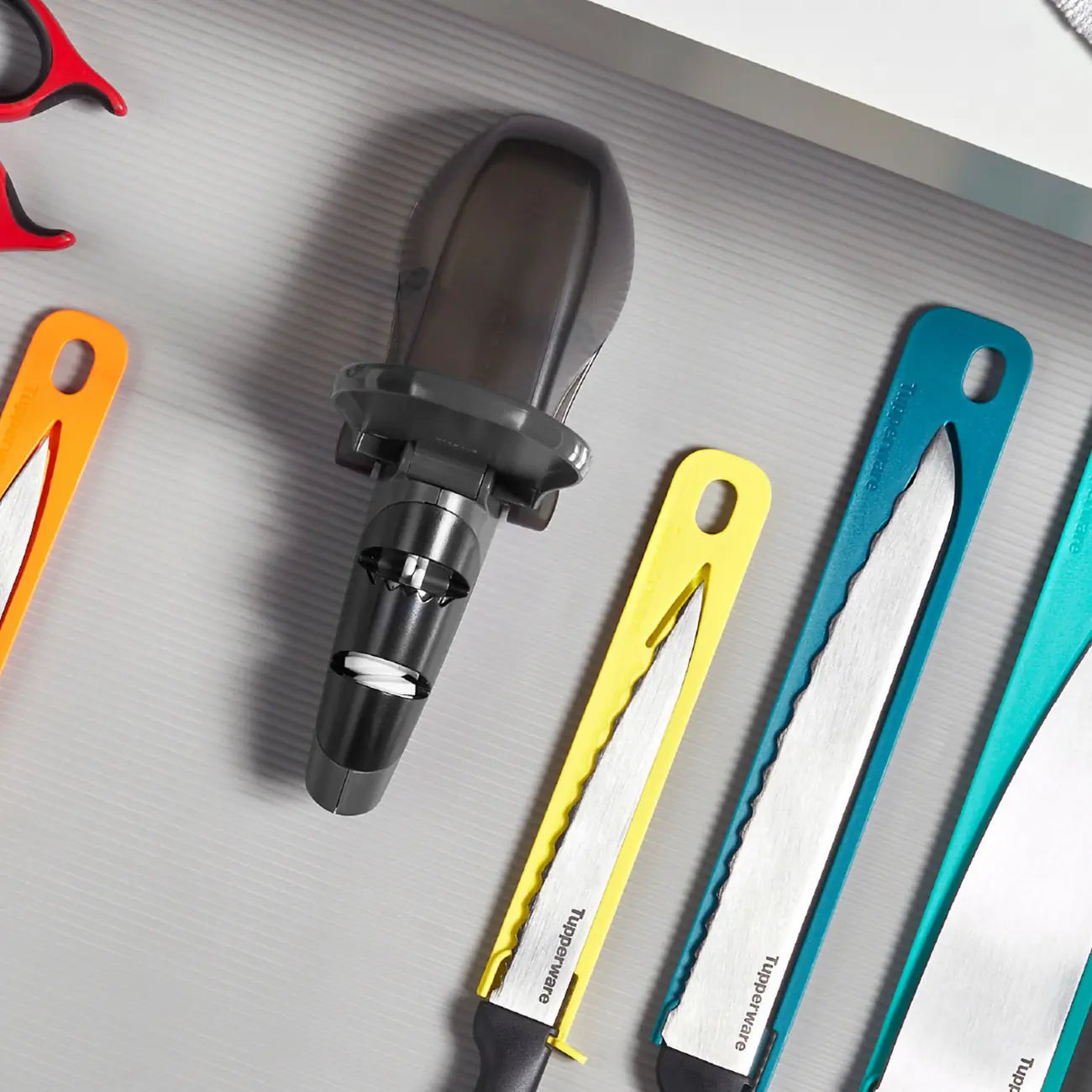 A-Serie Messermaus Schärfmaus Universal von der Marke Tupperware / Messer Schärfer für Messer mit Glattschliff & Wellenschliff / mit austauschbaren Schleifsteinen / Hier direkt online kaufen