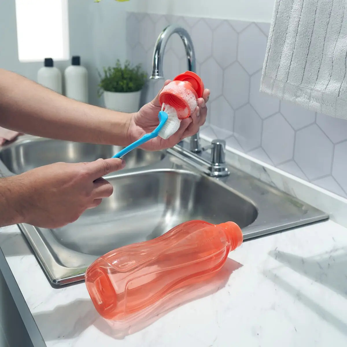 EcoEasy 1 L Flasche von der Marke Tupperware / in der Farbe rot / Wasserflasche / Trinkflasche / Hier direkt online kaufen 